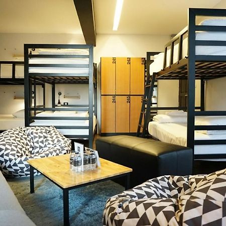 Strips The Poshtel Hostel Чиангмай Екстериор снимка