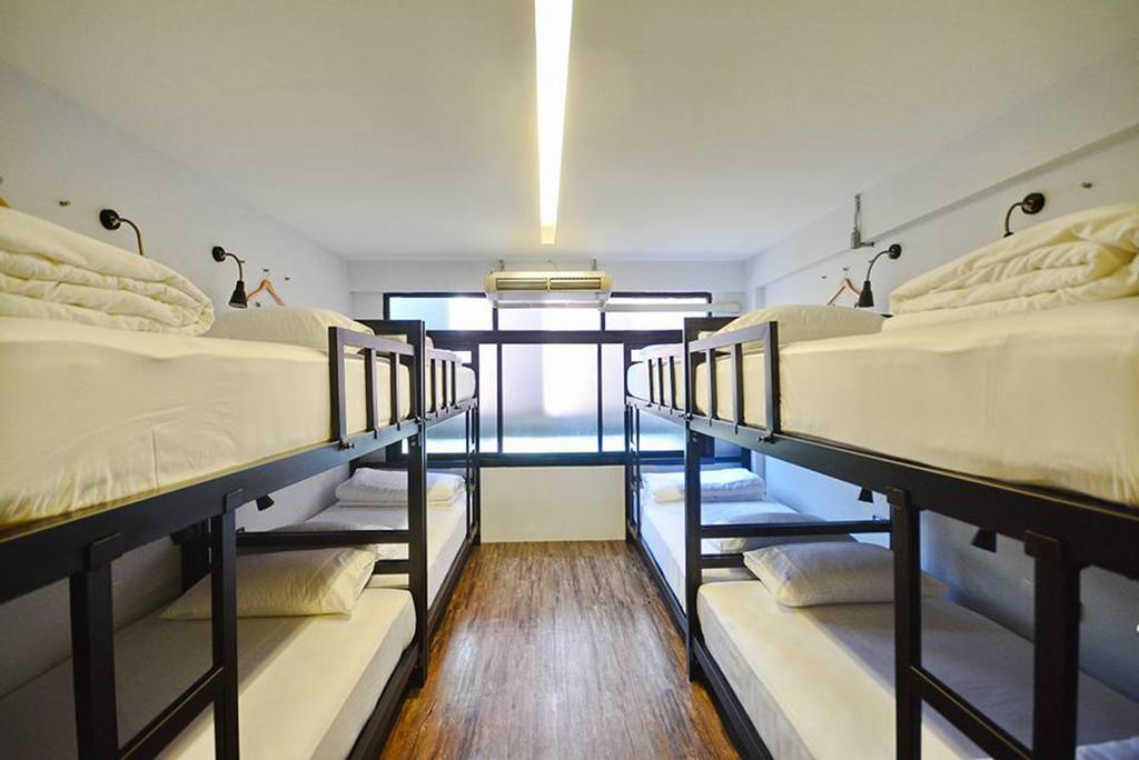 Strips The Poshtel Hostel Чиангмай Екстериор снимка