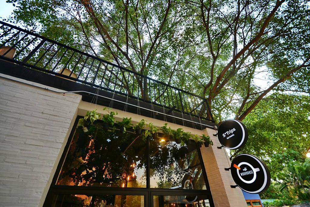 Strips The Poshtel Hostel Чиангмай Екстериор снимка