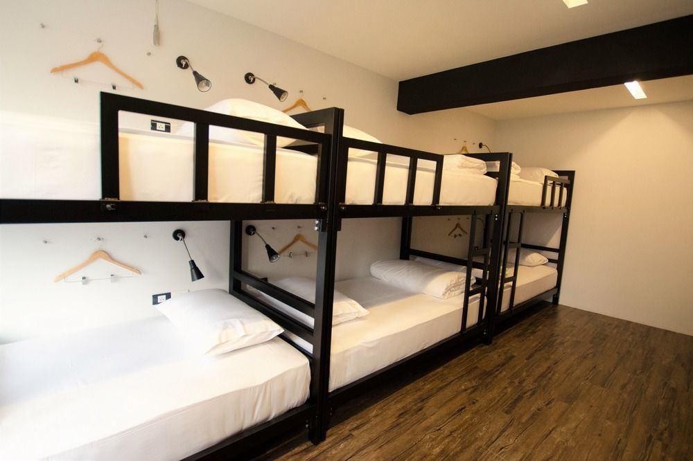 Strips The Poshtel Hostel Чиангмай Екстериор снимка