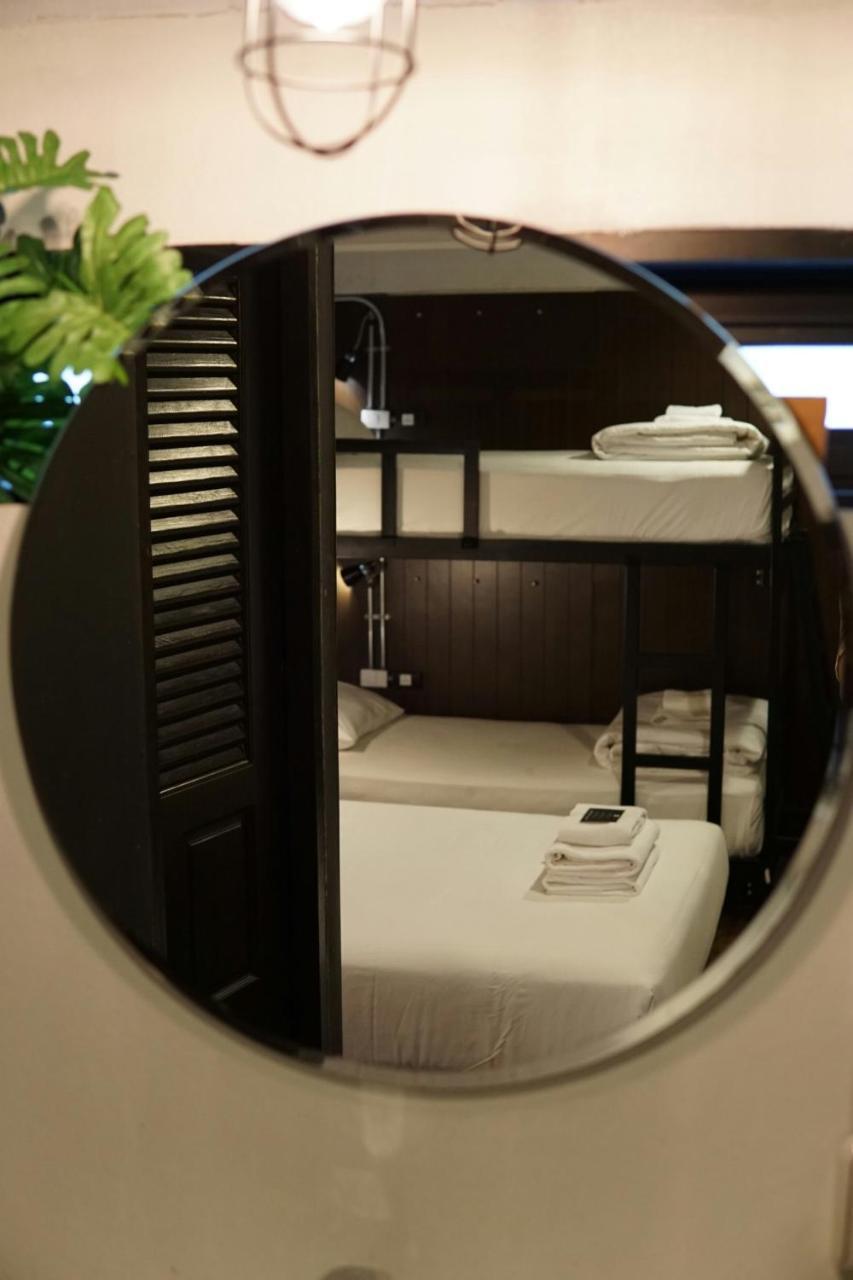 Strips The Poshtel Hostel Чиангмай Екстериор снимка