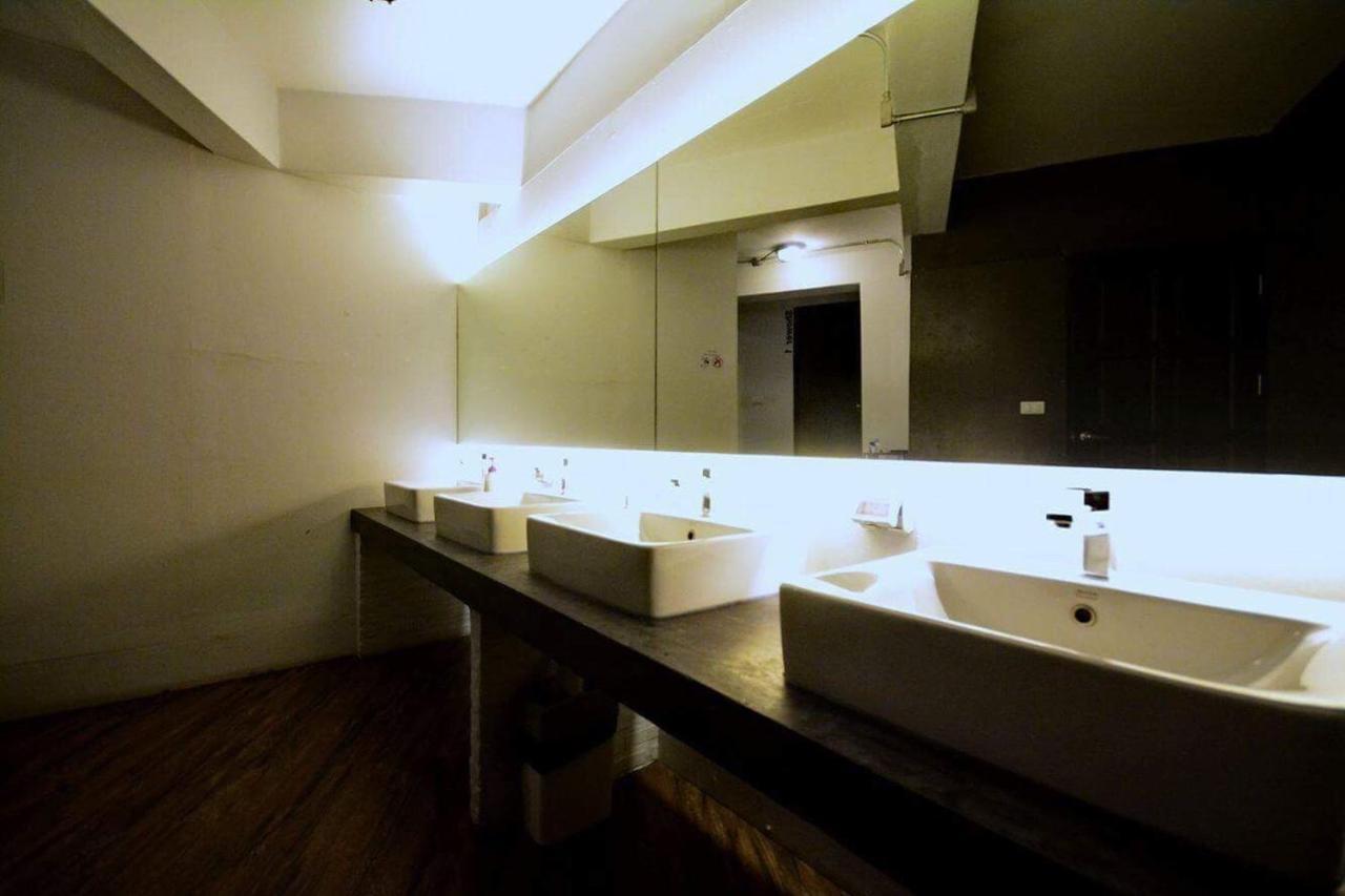 Strips The Poshtel Hostel Чиангмай Екстериор снимка