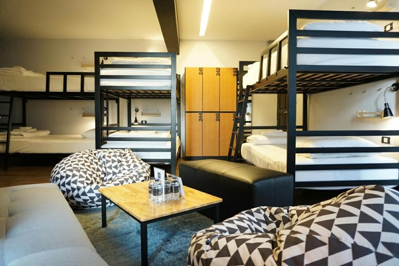 Strips The Poshtel Hostel Чиангмай Екстериор снимка
