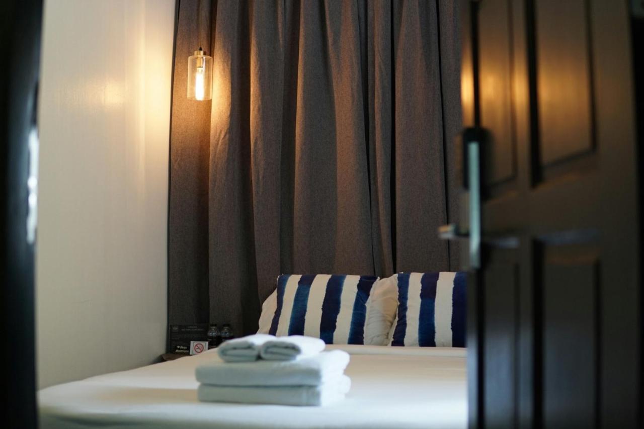 Strips The Poshtel Hostel Чиангмай Екстериор снимка