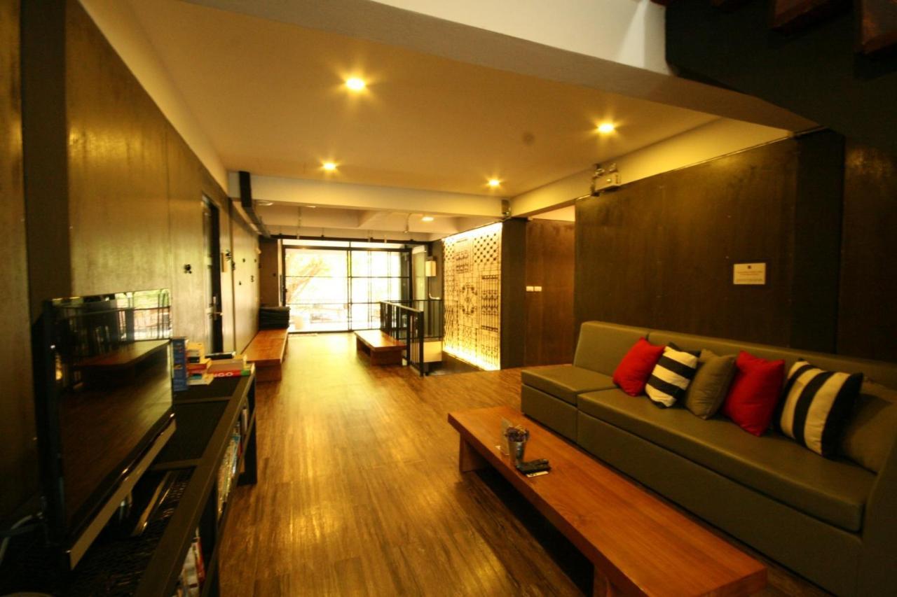 Strips The Poshtel Hostel Чиангмай Екстериор снимка