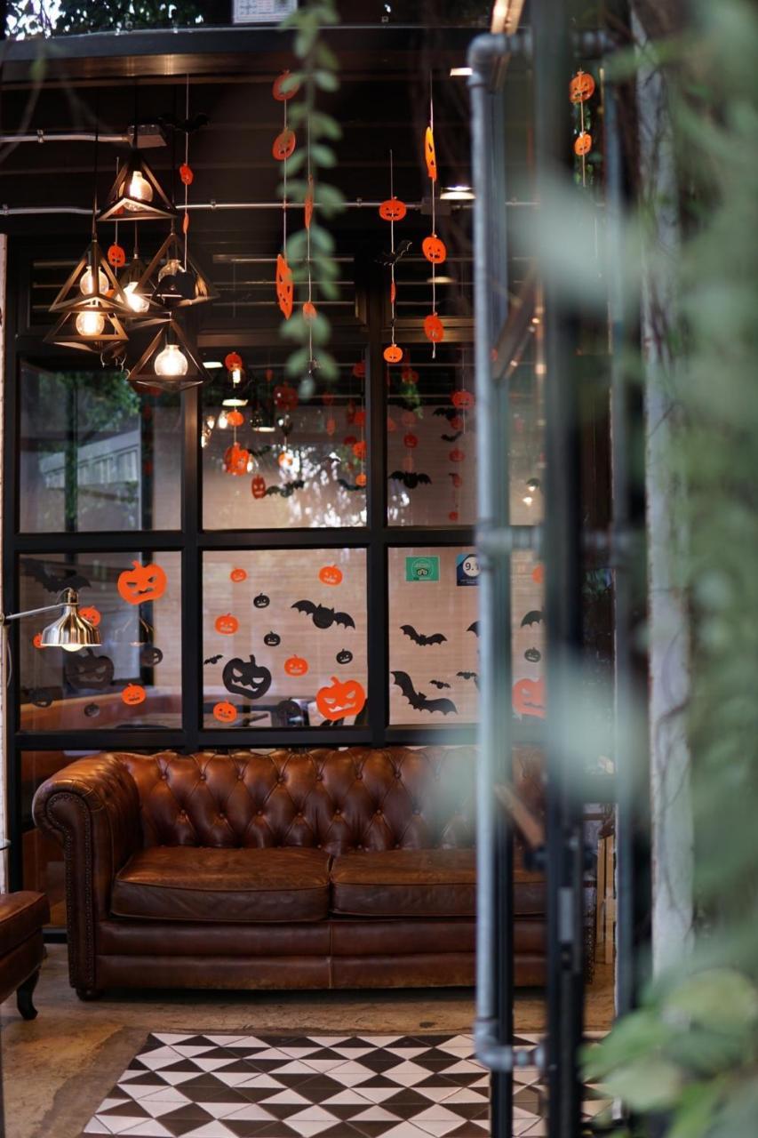 Strips The Poshtel Hostel Чиангмай Екстериор снимка