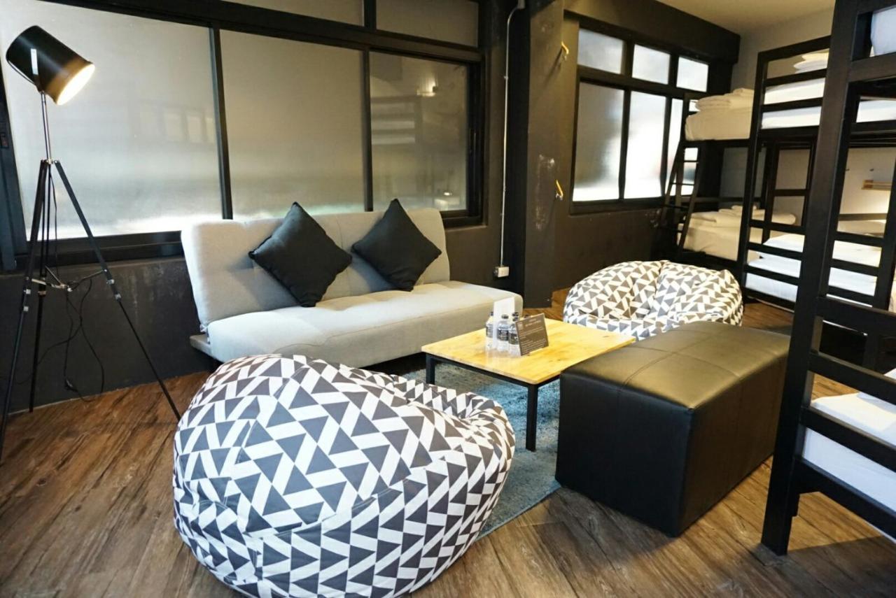 Strips The Poshtel Hostel Чиангмай Екстериор снимка