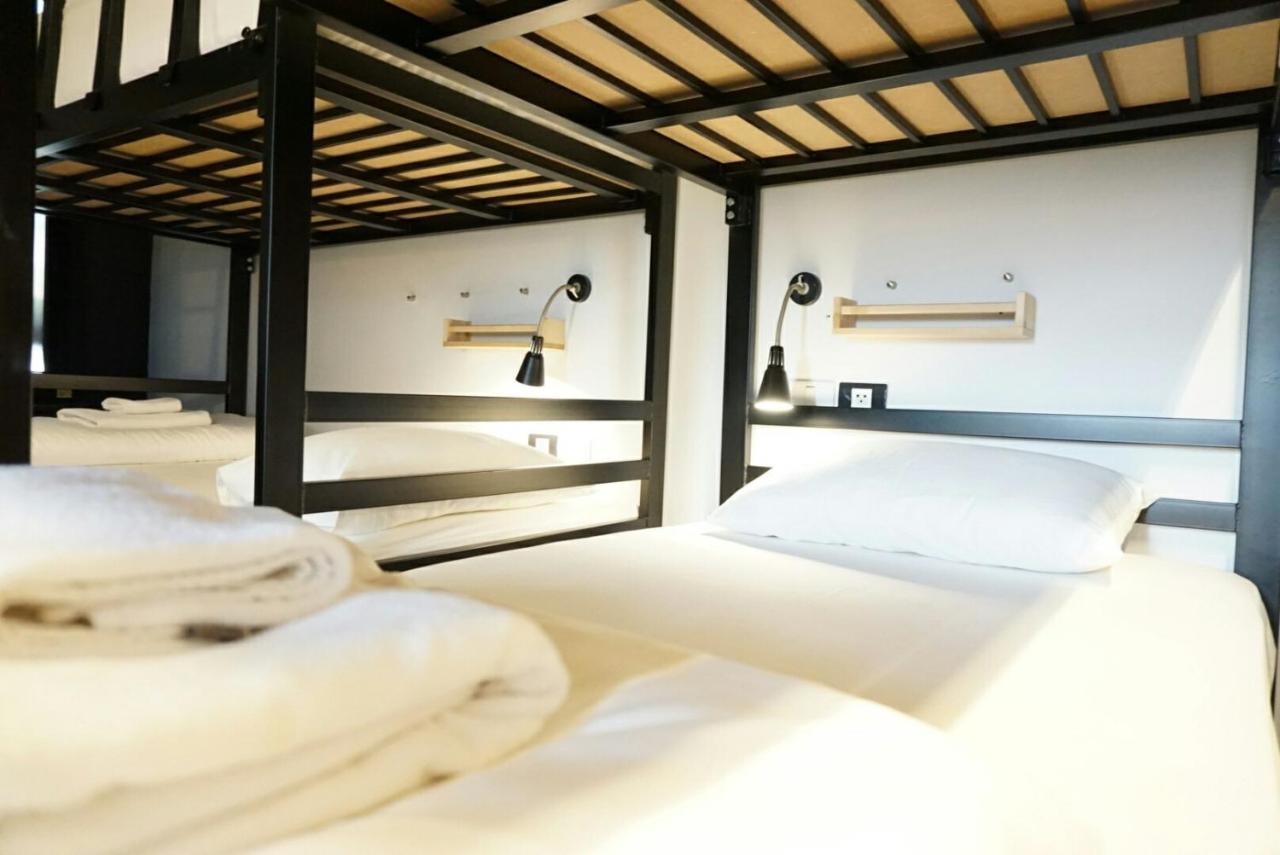 Strips The Poshtel Hostel Чиангмай Екстериор снимка