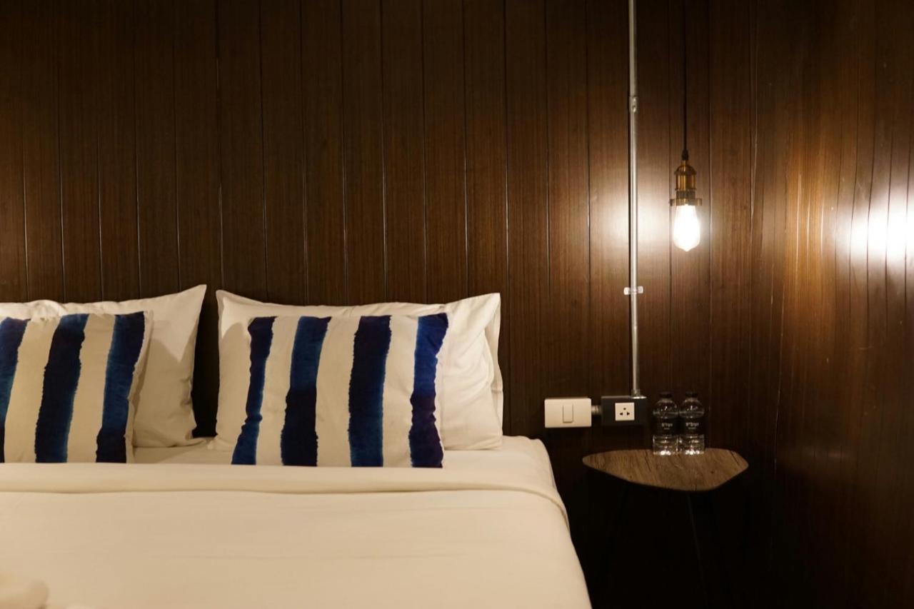 Strips The Poshtel Hostel Чиангмай Екстериор снимка