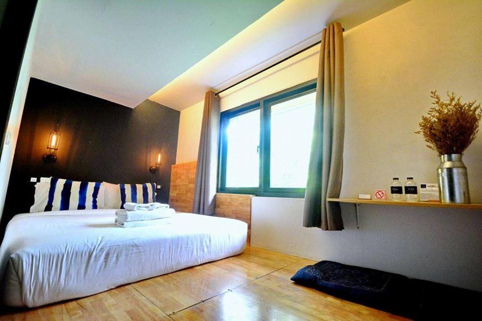 Strips The Poshtel Hostel Чиангмай Екстериор снимка