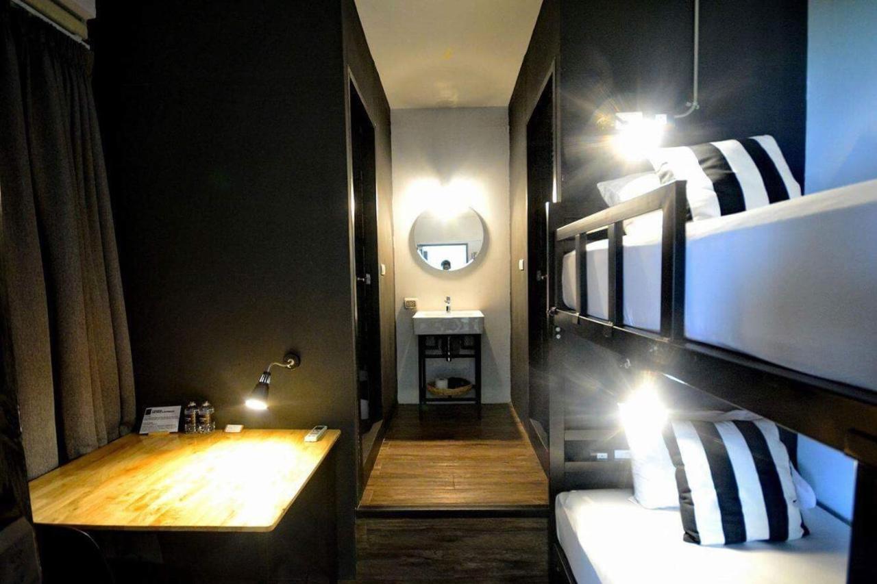 Strips The Poshtel Hostel Чиангмай Екстериор снимка