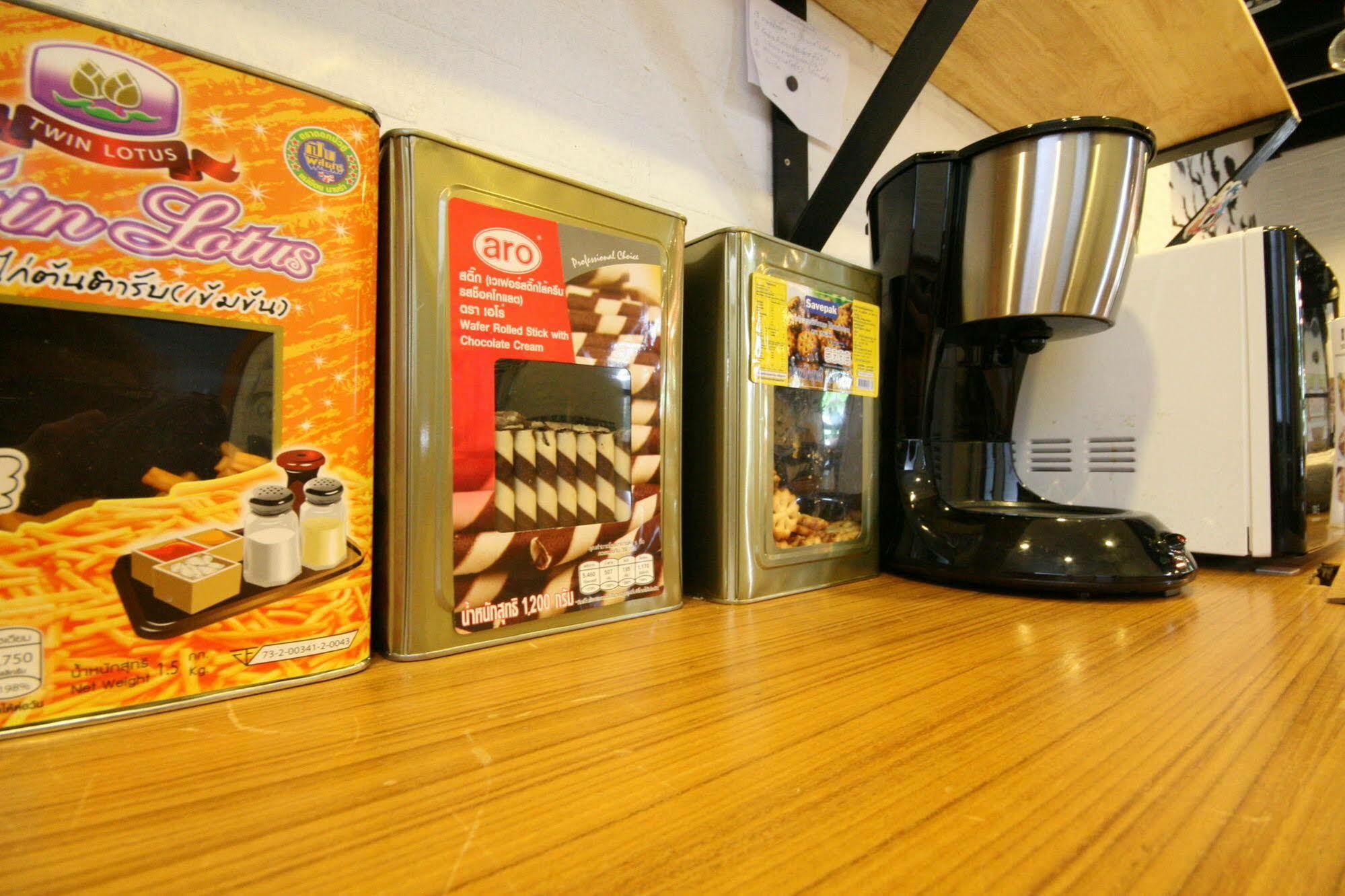 Strips The Poshtel Hostel Чиангмай Екстериор снимка