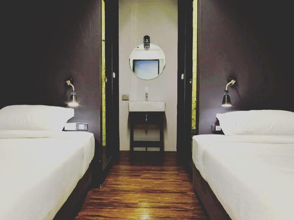 Strips The Poshtel Hostel Чиангмай Екстериор снимка