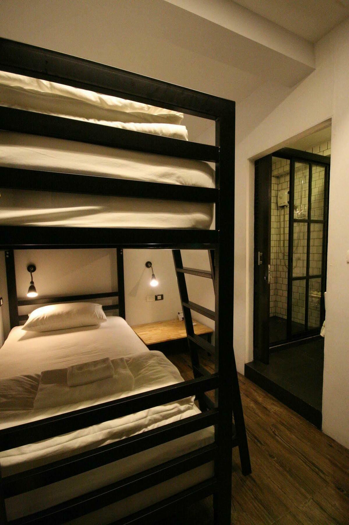 Strips The Poshtel Hostel Чиангмай Екстериор снимка