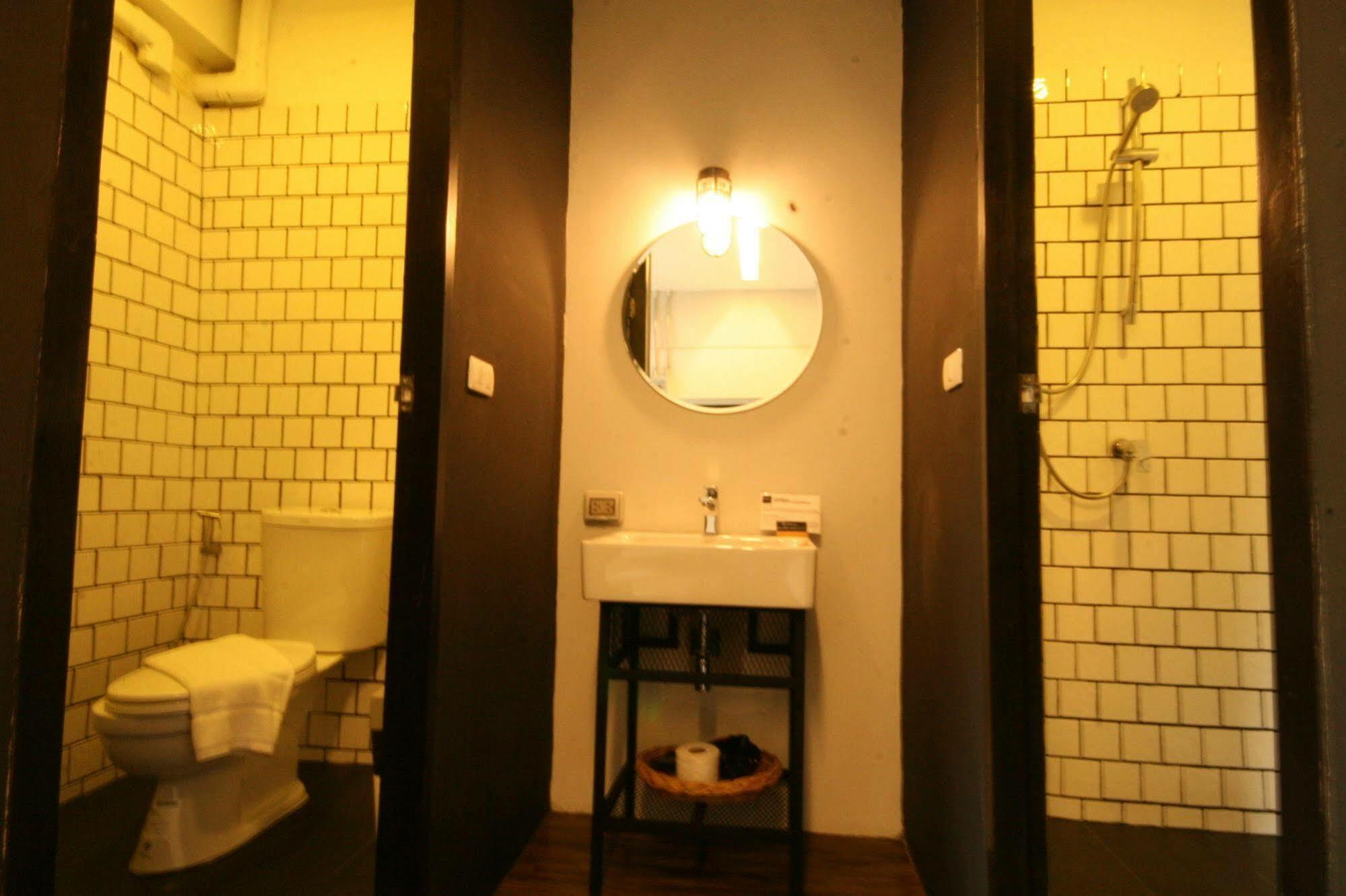 Strips The Poshtel Hostel Чиангмай Екстериор снимка