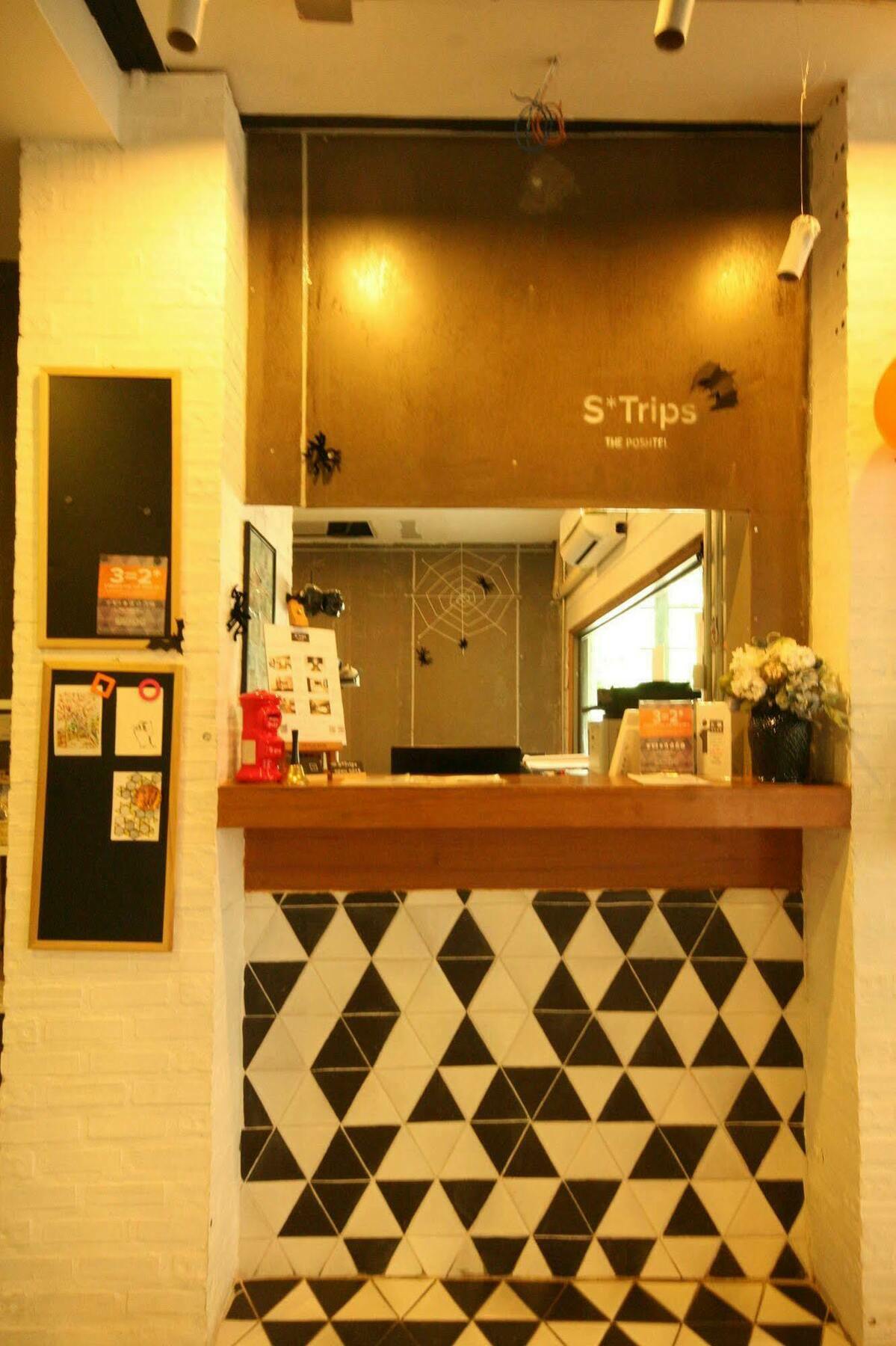 Strips The Poshtel Hostel Чиангмай Екстериор снимка