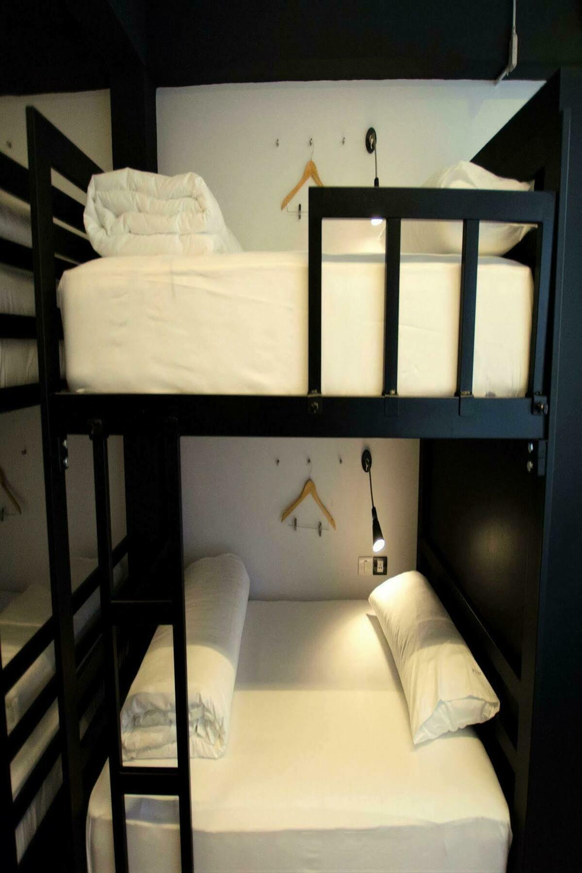 Strips The Poshtel Hostel Чиангмай Екстериор снимка