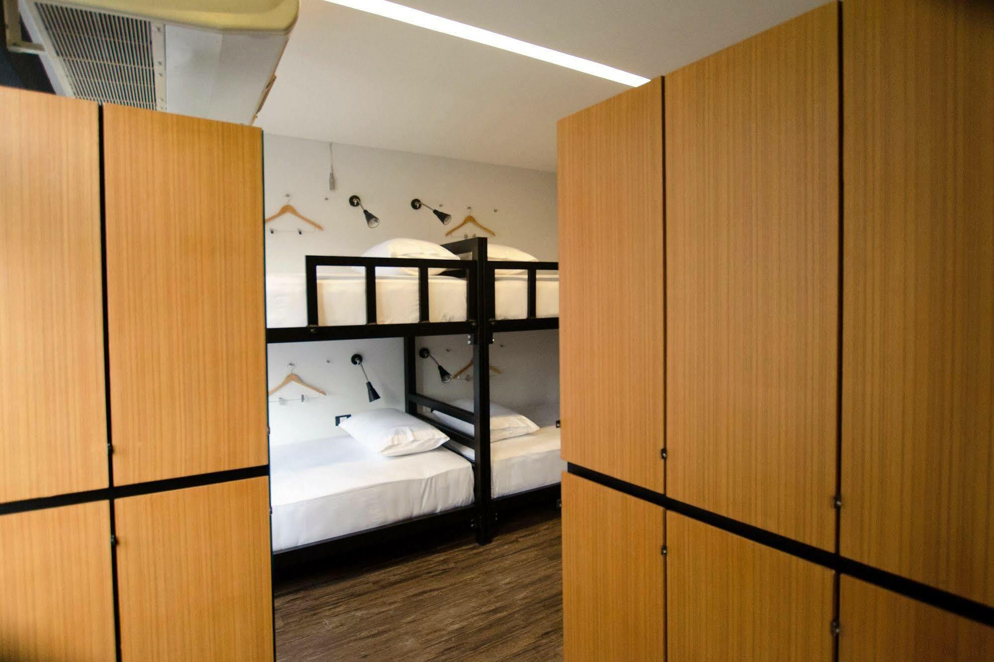 Strips The Poshtel Hostel Чиангмай Екстериор снимка